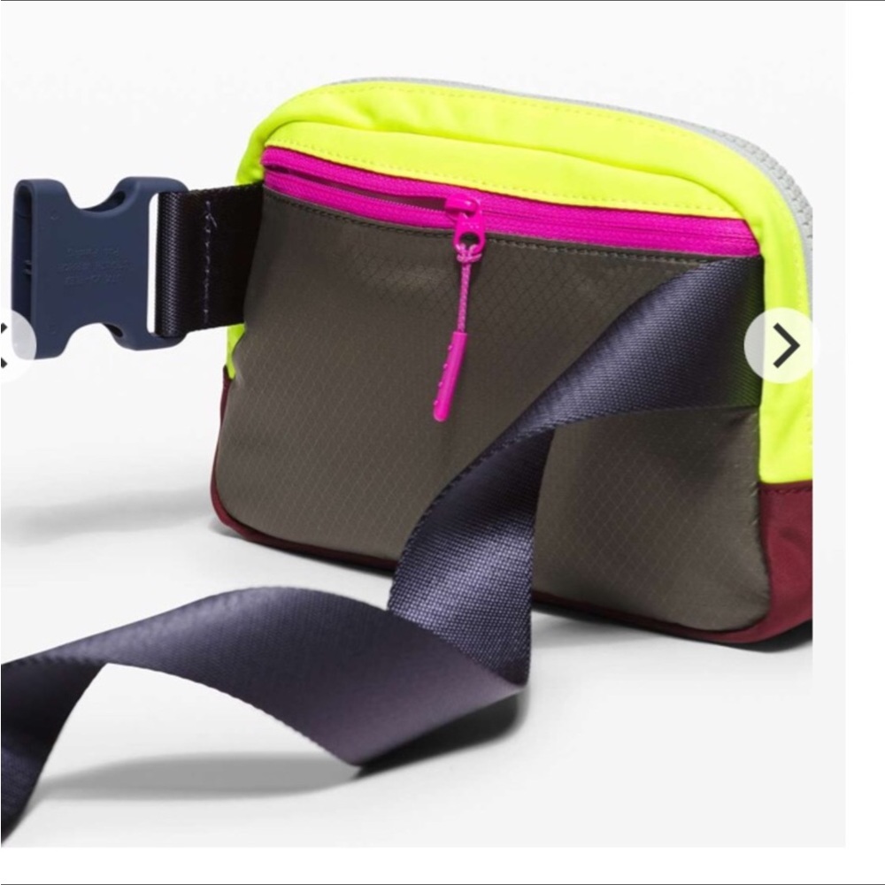 Lululemon Everywhere Belt Bag - Picture 3 of 14